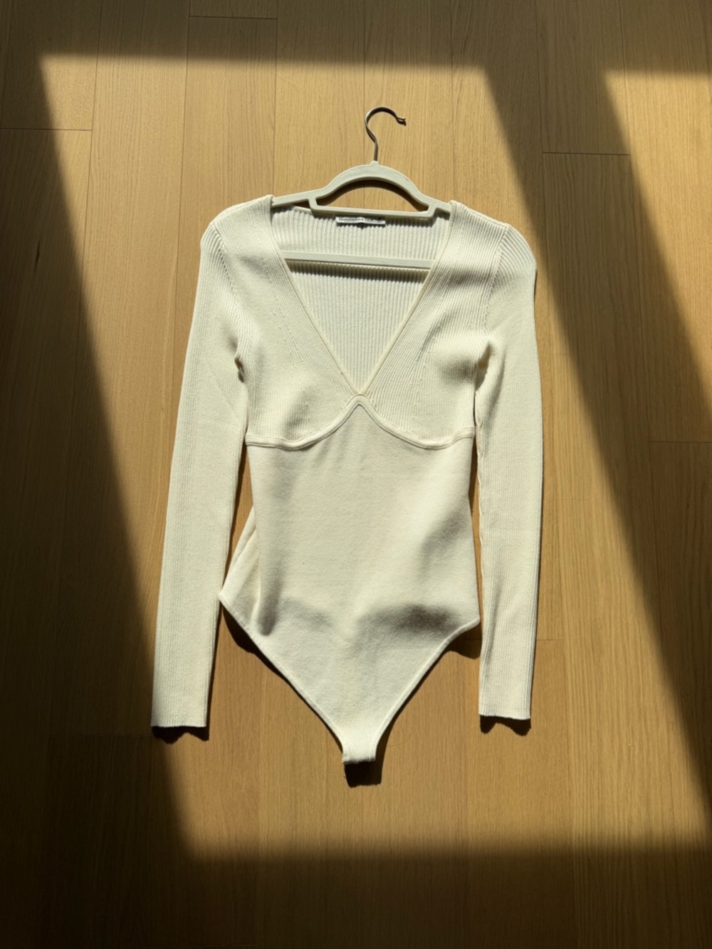 Abercrombie & Fitch White Long Sleeve Knit Bodysuit. Size Medium.